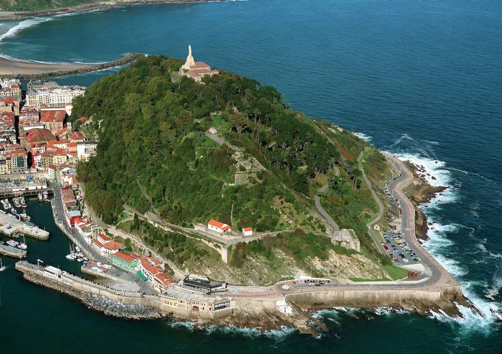https://mdw-travel-data-us-east-1.s3.amazonaws.com/img/country/Spain/Mount-Urgull/img_02.jpg