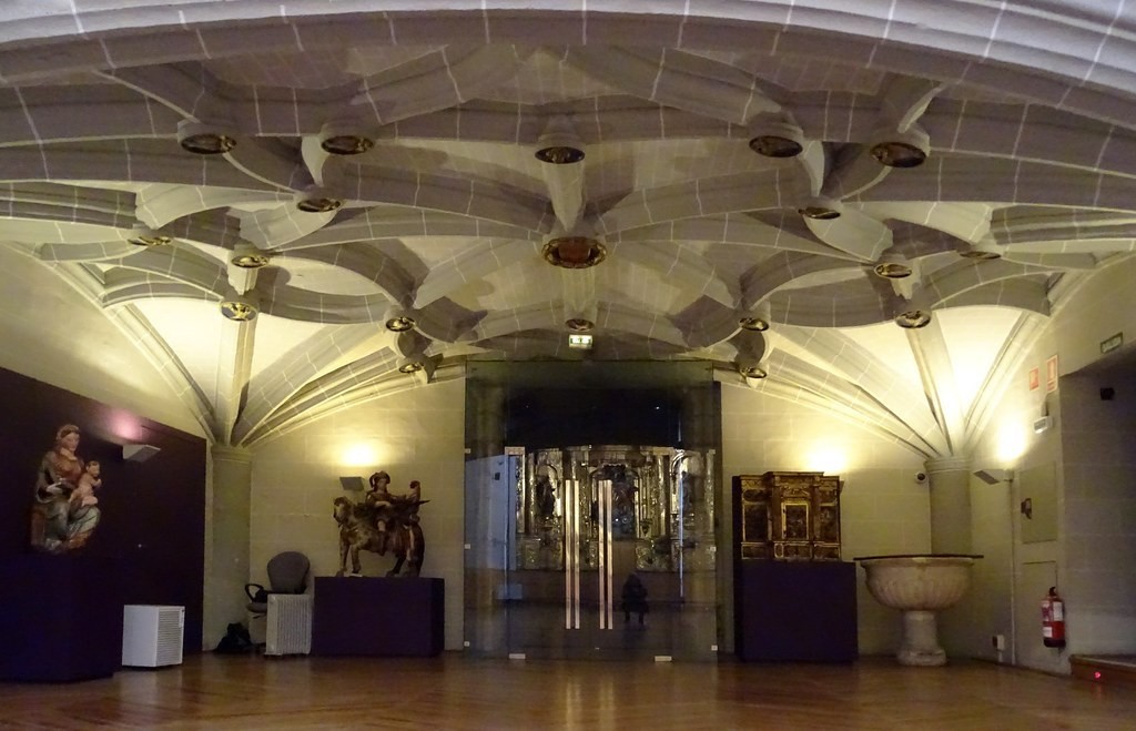 https://mdw-travel-data-us-east-1.s3.amazonaws.com/img/country/Spain/Museo-de-Navarra/img_02.jpg