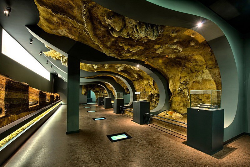 https://mdw-travel-data-us-east-1.s3.amazonaws.com/img/country/Spain/Museo-de-Prehistoria-y-Arqueologia-de-Cantabria/img_05.jpg