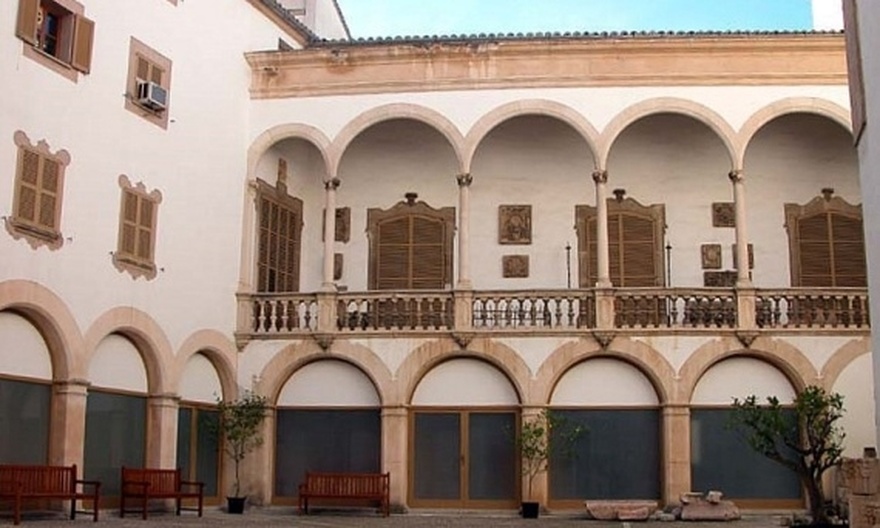 https://mdw-travel-data-us-east-1.s3.amazonaws.com/img/country/Spain/Museu-de-Mallorca/img_00.jpg