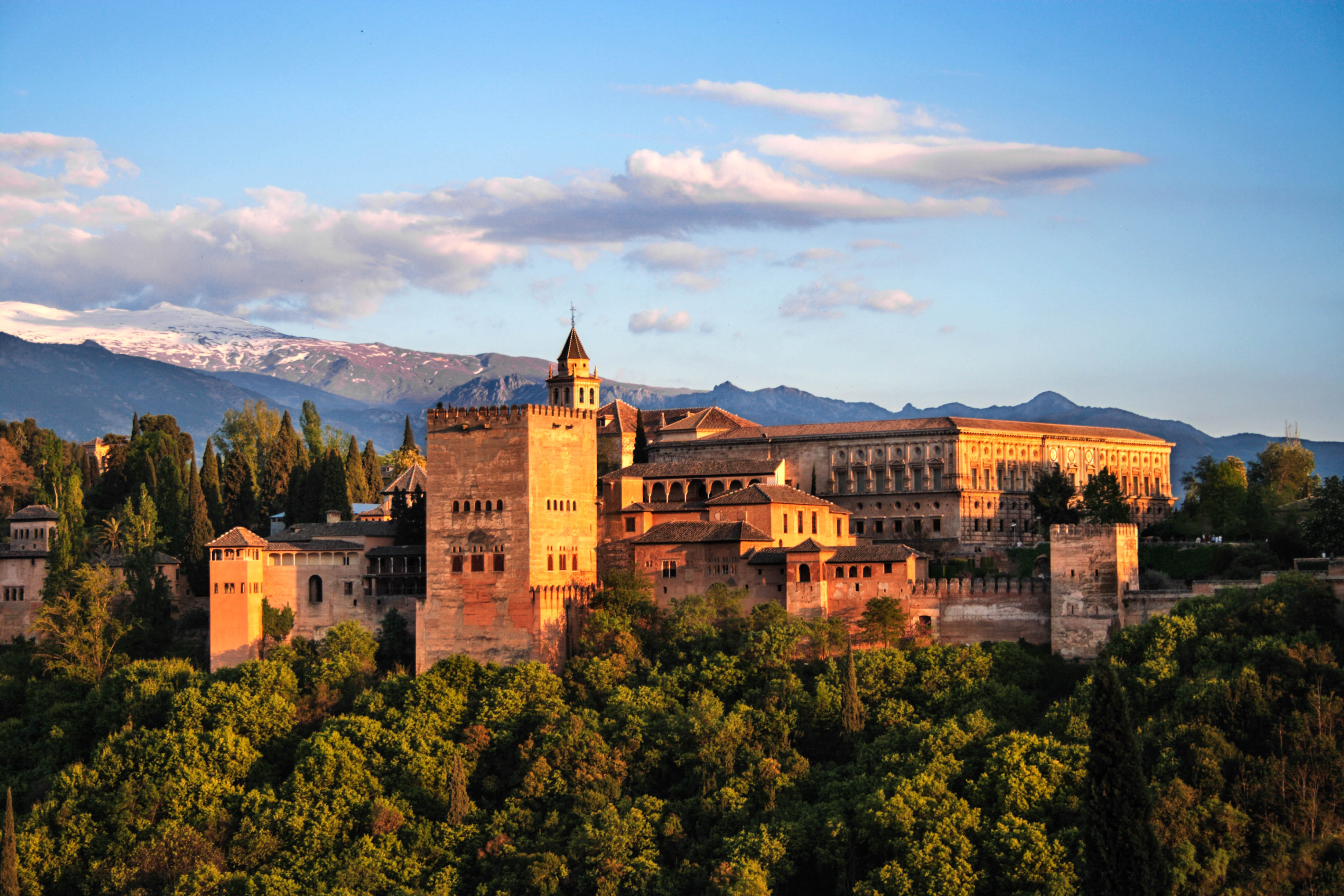 https://mdw-travel-data-us-east-1.s3.amazonaws.com/img/country/Spain/Museum-of-Alhambra/img_00.jpg