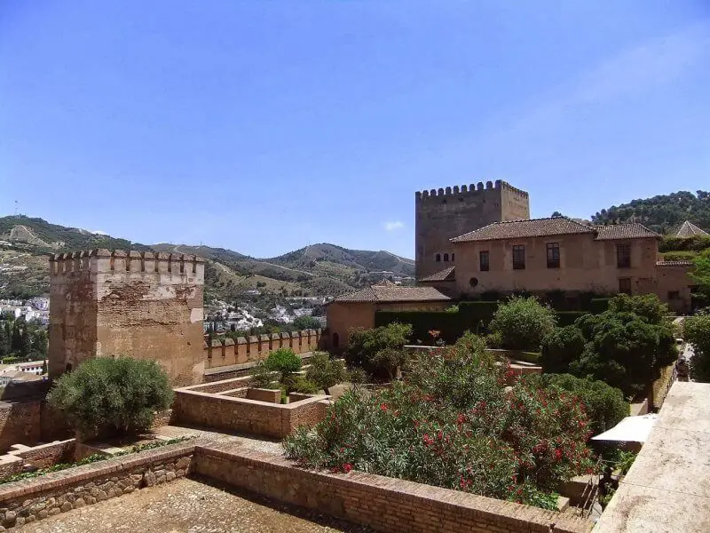 https://mdw-travel-data-us-east-1.s3.amazonaws.com/img/country/Spain/Museum-of-Alhambra/img_01.jpg