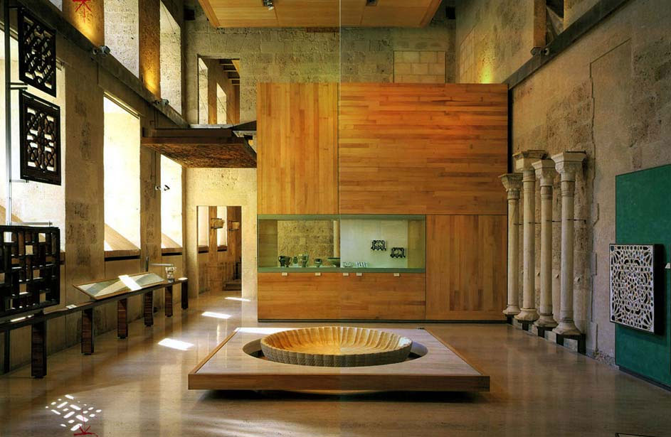 https://mdw-travel-data-us-east-1.s3.amazonaws.com/img/country/Spain/Museum-of-Alhambra/img_03.jpg