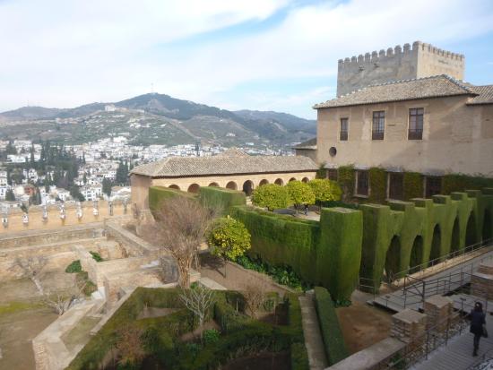 https://mdw-travel-data-us-east-1.s3.amazonaws.com/img/country/Spain/Museum-of-Alhambra/img_04.jpg