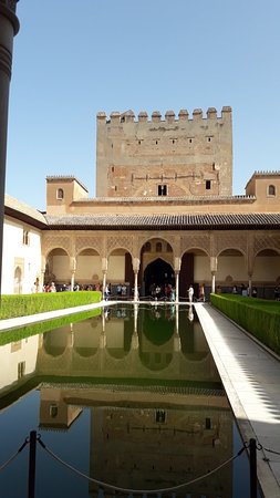 https://mdw-travel-data-us-east-1.s3.amazonaws.com/img/country/Spain/Museum-of-Alhambra/img_05.jpg