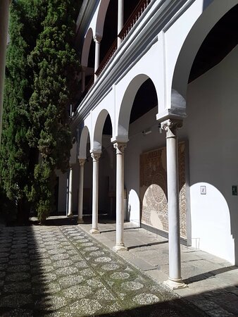 https://mdw-travel-data-us-east-1.s3.amazonaws.com/img/country/Spain/Museum-of-Granada/img_03.jpg