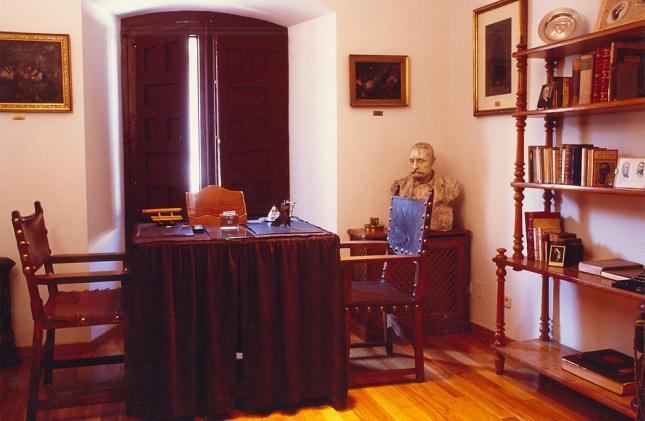 https://mdw-travel-data-us-east-1.s3.amazonaws.com/img/country/Spain/Museum-of-Unamuno-House/img_05.jpg