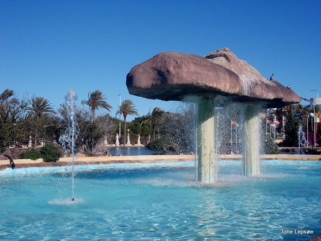 https://mdw-travel-data-us-east-1.s3.amazonaws.com/img/country/Spain/Natural-Pools-of-Torrevieja/img_03.jpg