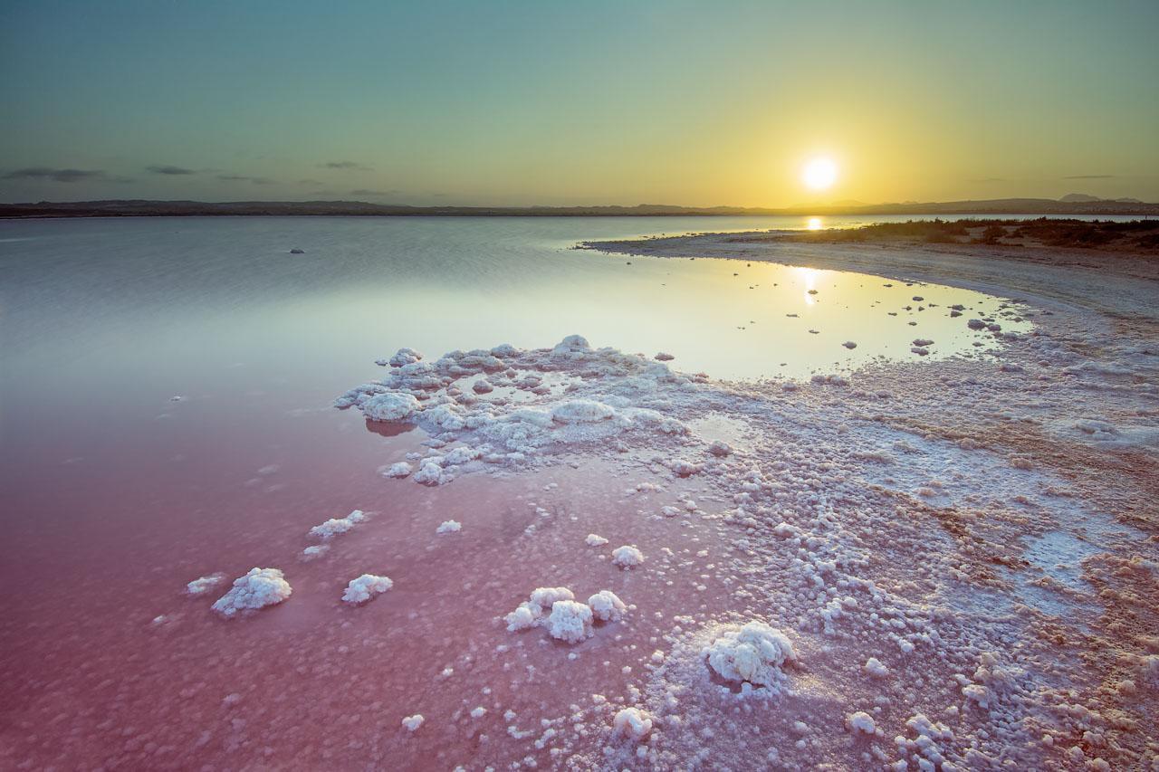 https://mdw-travel-data-us-east-1.s3.amazonaws.com/img/country/Spain/Natural-Pools-of-Torrevieja/img_05.jpg