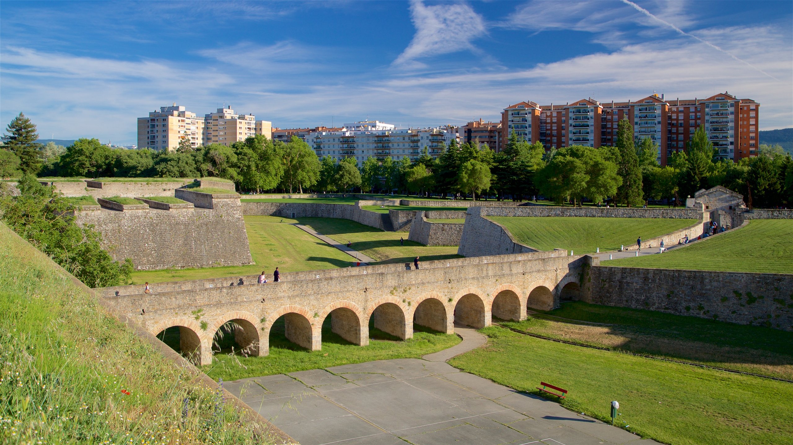 https://mdw-travel-data-us-east-1.s3.amazonaws.com/img/country/Spain/Navarre-Museum/img_01.jpg