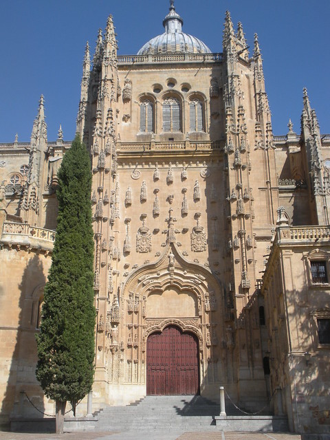 https://mdw-travel-data-us-east-1.s3.amazonaws.com/img/country/Spain/New-Cathedral-of-Salamanca/img_01.jpg