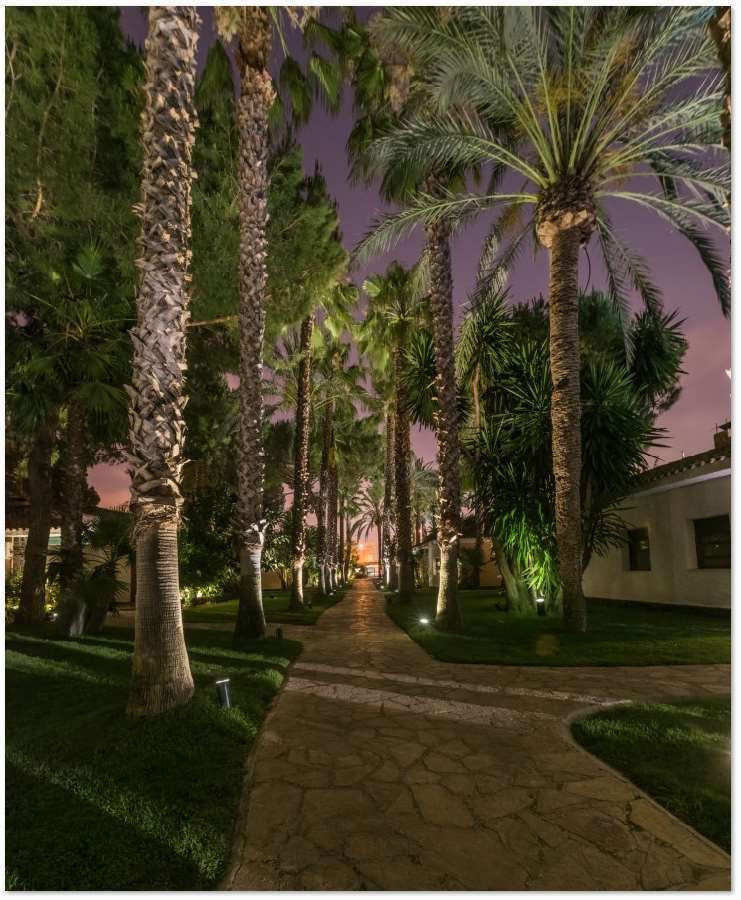 https://mdw-travel-data-us-east-1.s3.amazonaws.com/img/country/Spain/Oasis-Park/img_01.jpg
