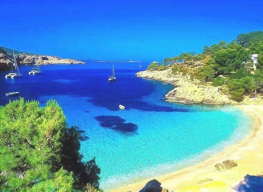 https://mdw-travel-data-us-east-1.s3.amazonaws.com/img/country/Spain/Ocean-Beach-Ibiza/img_01.jpg