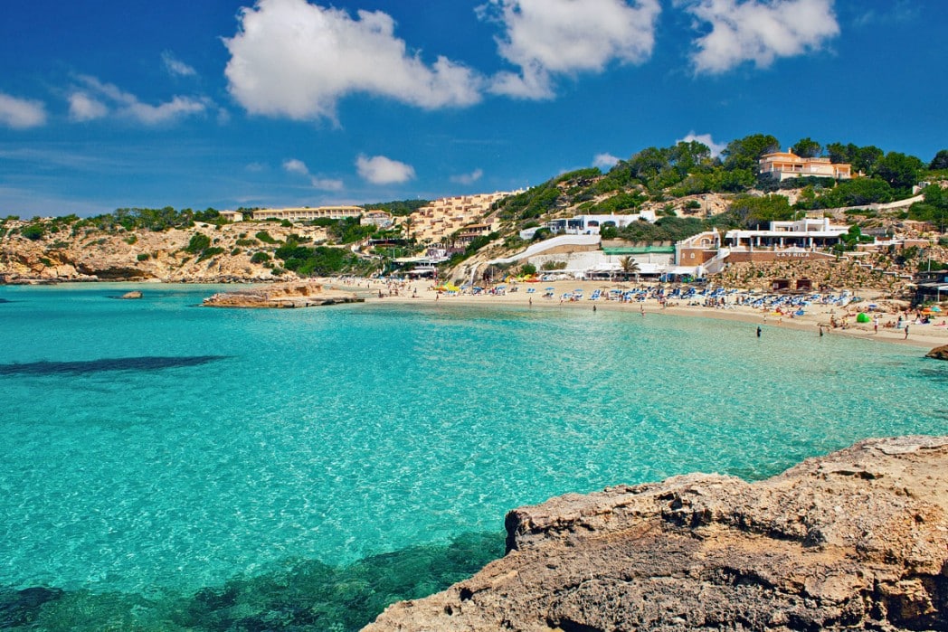 https://mdw-travel-data-us-east-1.s3.amazonaws.com/img/country/Spain/Ocean-Beach-Ibiza/img_02.jpg