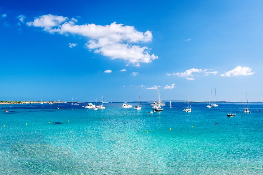 https://mdw-travel-data-us-east-1.s3.amazonaws.com/img/country/Spain/Ocean-Beach-Ibiza/img_05.jpg