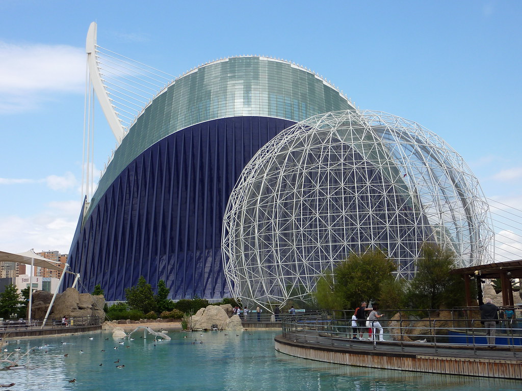 https://mdw-travel-data-us-east-1.s3.amazonaws.com/img/country/Spain/Oceanografic/img_02.jpg