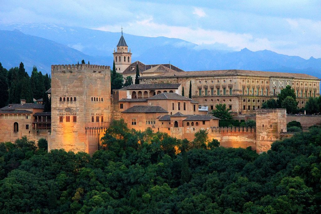 https://mdw-travel-data-us-east-1.s3.amazonaws.com/img/country/Spain/Old-Town/img_05.jpg