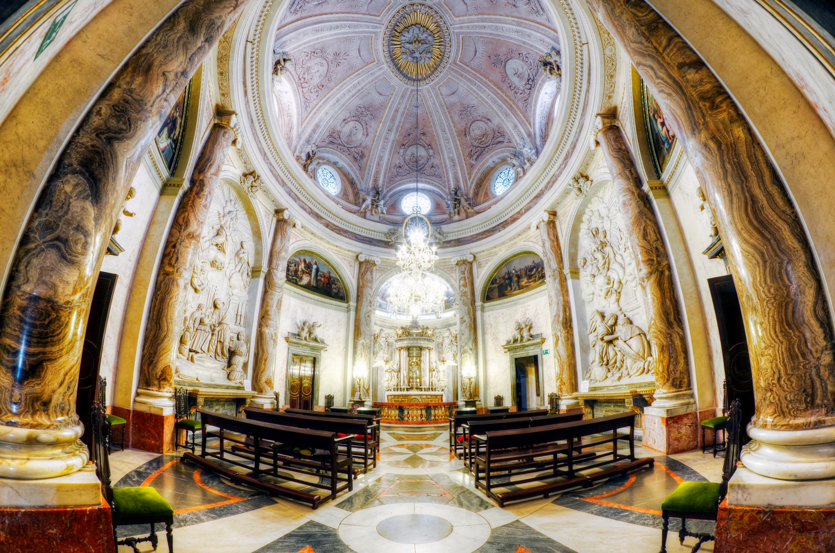https://mdw-travel-data-us-east-1.s3.amazonaws.com/img/country/Spain/Oratorio-de-la-Santa-Cueva/img_02.jpg