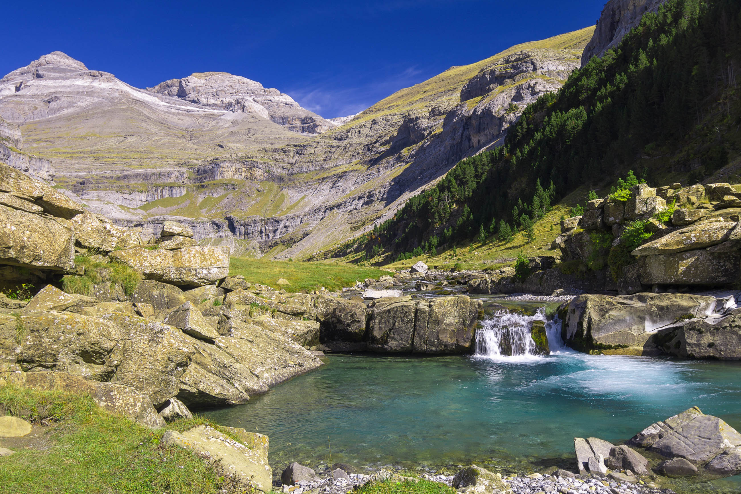 https://mdw-travel-data-us-east-1.s3.amazonaws.com/img/country/Spain/Ordesa-y-Monte-Perdido-National-Park/img_01.jpg