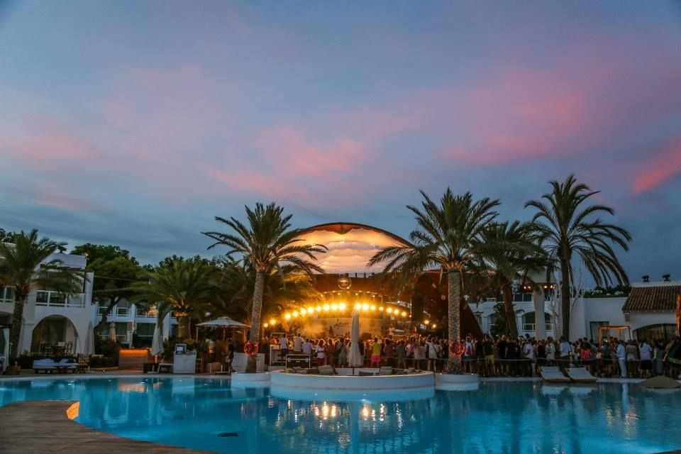 https://mdw-travel-data-us-east-1.s3.amazonaws.com/img/country/Spain/Pacha-Ibiza/img_01.jpg