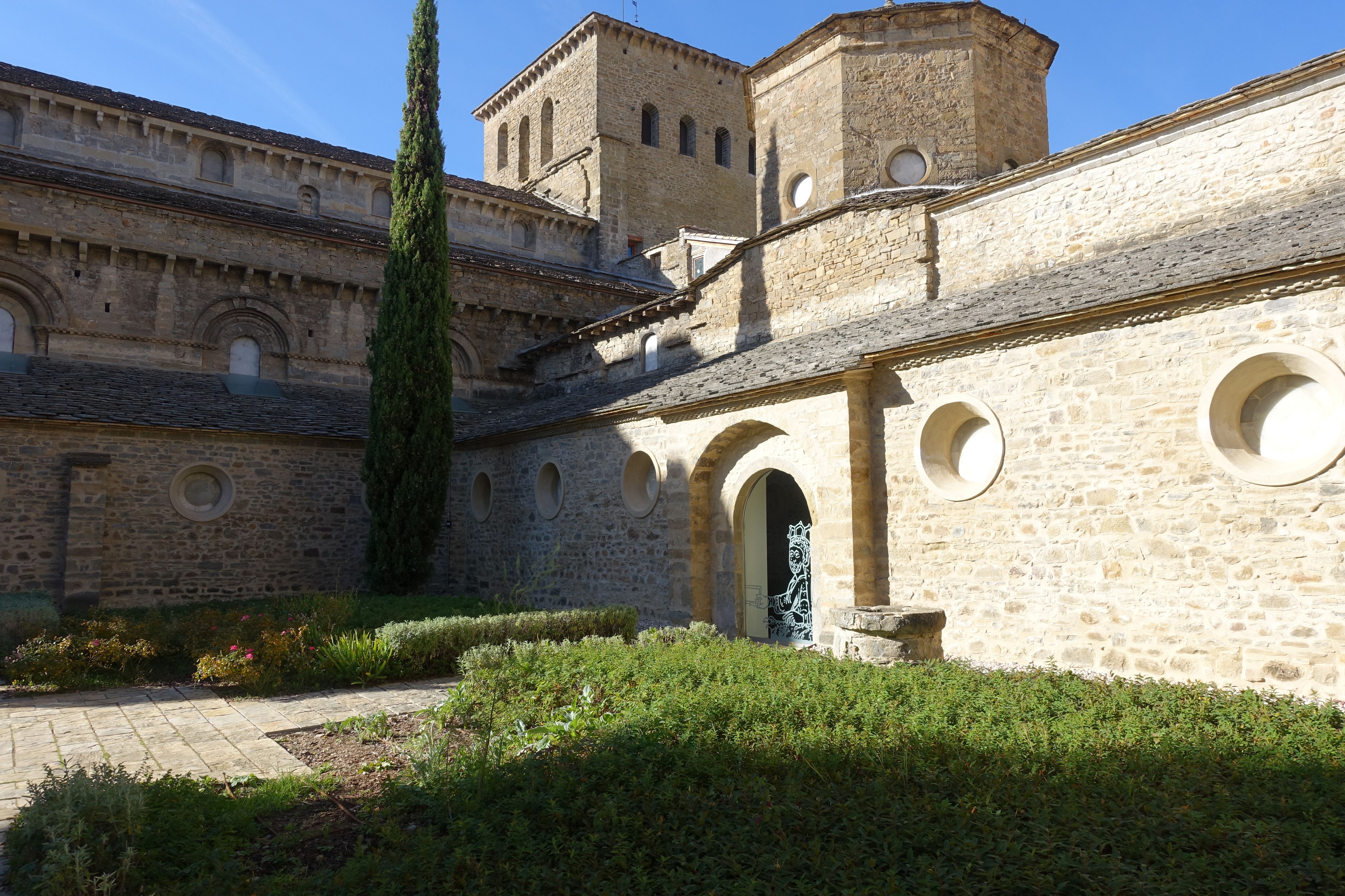 https://mdw-travel-data-us-east-1.s3.amazonaws.com/img/country/Spain/Palace-of-Aljaferia/img_01.jpg