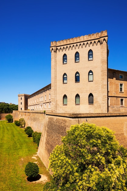 https://mdw-travel-data-us-east-1.s3.amazonaws.com/img/country/Spain/Palace-of-Aljaferia/img_02.jpg