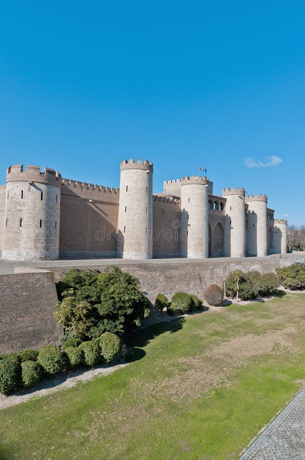 https://mdw-travel-data-us-east-1.s3.amazonaws.com/img/country/Spain/Palace-of-Aljaferia/img_03.jpg