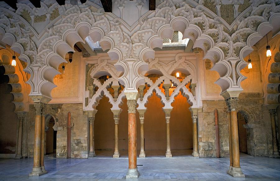 https://mdw-travel-data-us-east-1.s3.amazonaws.com/img/country/Spain/Palace-of-Aljaferia/img_04.jpg