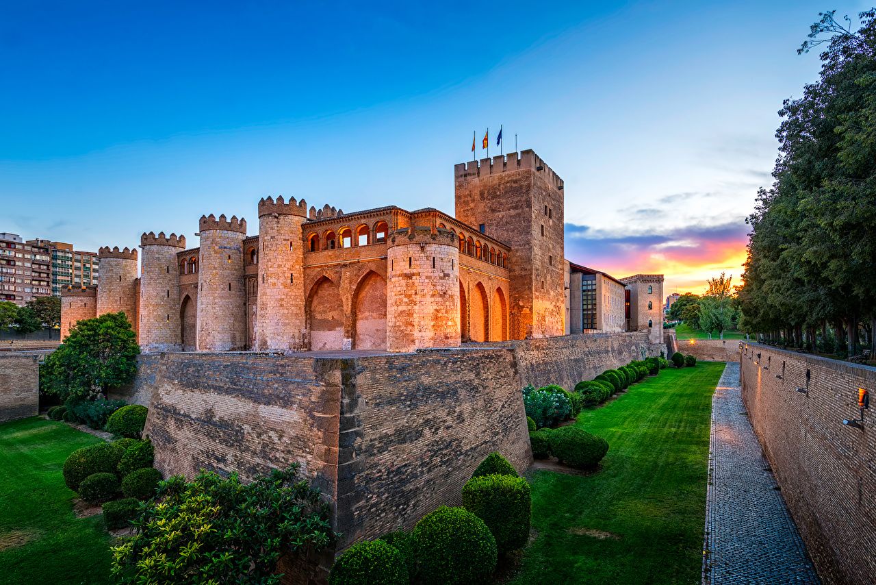 https://mdw-travel-data-us-east-1.s3.amazonaws.com/img/country/Spain/Palace-of-Aljaferia/img_05.jpg