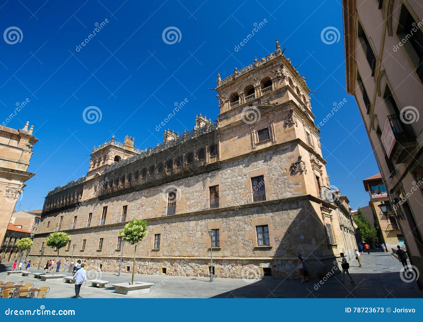 https://mdw-travel-data-us-east-1.s3.amazonaws.com/img/country/Spain/Palace-of-Monterrey/img_04.jpg