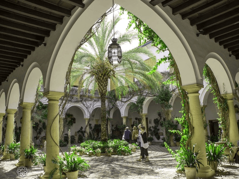 https://mdw-travel-data-us-east-1.s3.amazonaws.com/img/country/Spain/Palacio-de-Viana/img_01.jpg