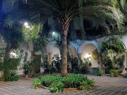 https://mdw-travel-data-us-east-1.s3.amazonaws.com/img/country/Spain/Palacio-de-Viana/img_03.jpg