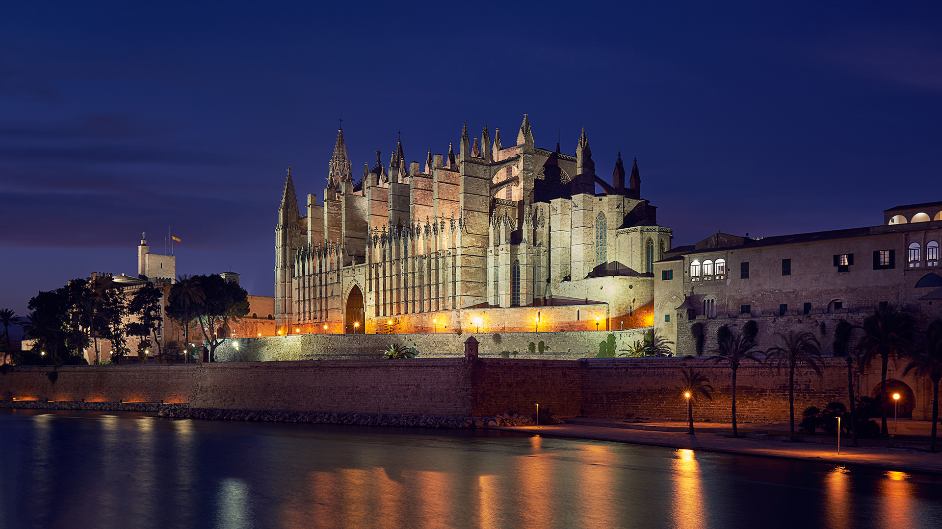 https://mdw-travel-data-us-east-1.s3.amazonaws.com/img/country/Spain/Palma-Cathedral-Museum/img_01.jpg