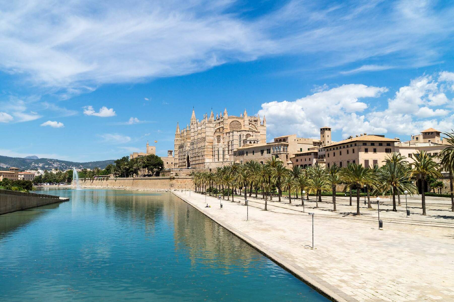 https://mdw-travel-data-us-east-1.s3.amazonaws.com/img/country/Spain/Palma-Cathedral-Museum/img_03.jpg
