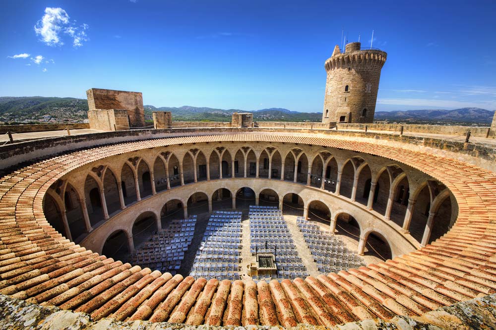 https://mdw-travel-data-us-east-1.s3.amazonaws.com/img/country/Spain/Palma-City-Hall/img_02.jpg