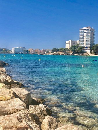 https://mdw-travel-data-us-east-1.s3.amazonaws.com/img/country/Spain/Palma-Nova-Beach/img_03.jpg