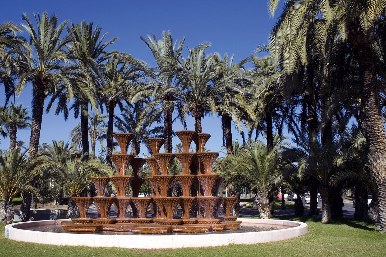 https://mdw-travel-data-us-east-1.s3.amazonaws.com/img/country/Spain/Palmeral-of-Elche/img_00.jpg