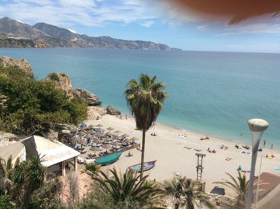 https://mdw-travel-data-us-east-1.s3.amazonaws.com/img/country/Spain/Papagayo-Beach/img_02.jpg