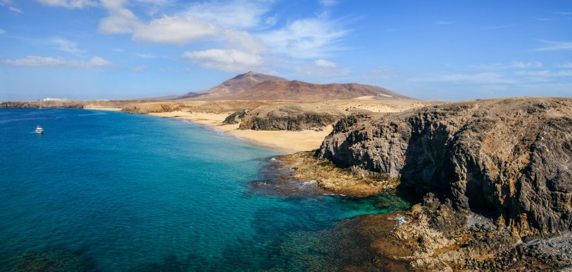 https://mdw-travel-data-us-east-1.s3.amazonaws.com/img/country/Spain/Papagayo-Beach/img_04.jpg