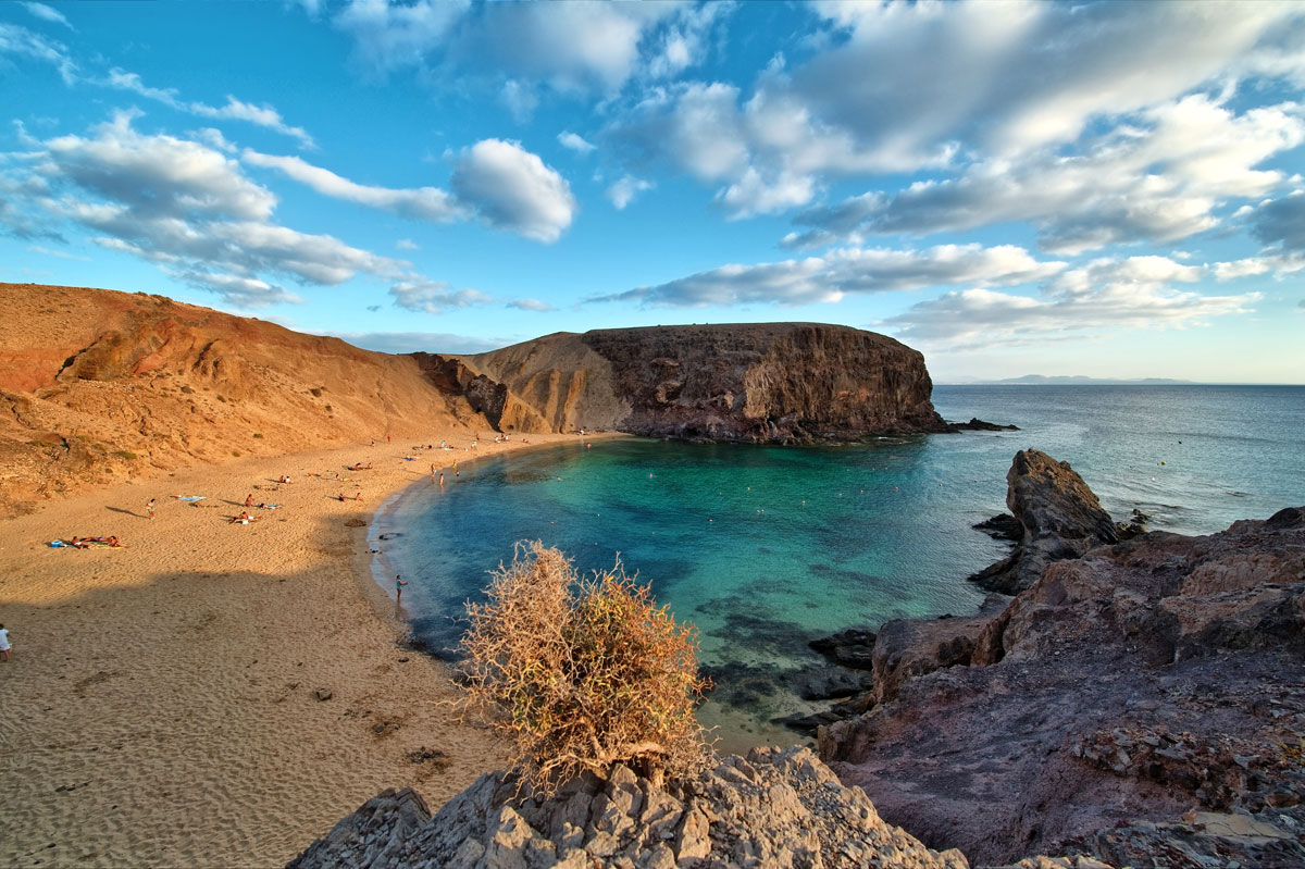 https://mdw-travel-data-us-east-1.s3.amazonaws.com/img/country/Spain/Papagayo-Beach/img_05.jpg