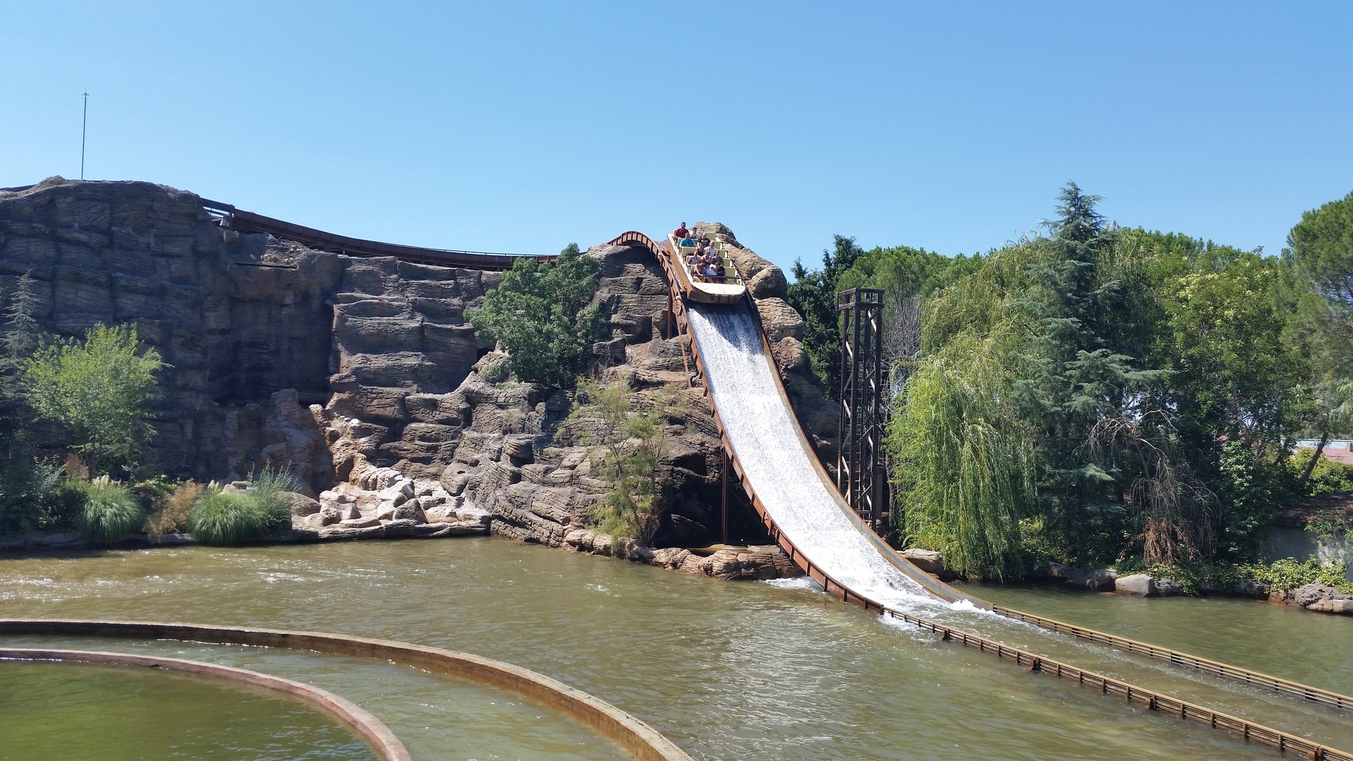 https://mdw-travel-data-us-east-1.s3.amazonaws.com/img/country/Spain/Parque-de-Atracciones-de-Madrid/img_03.jpg