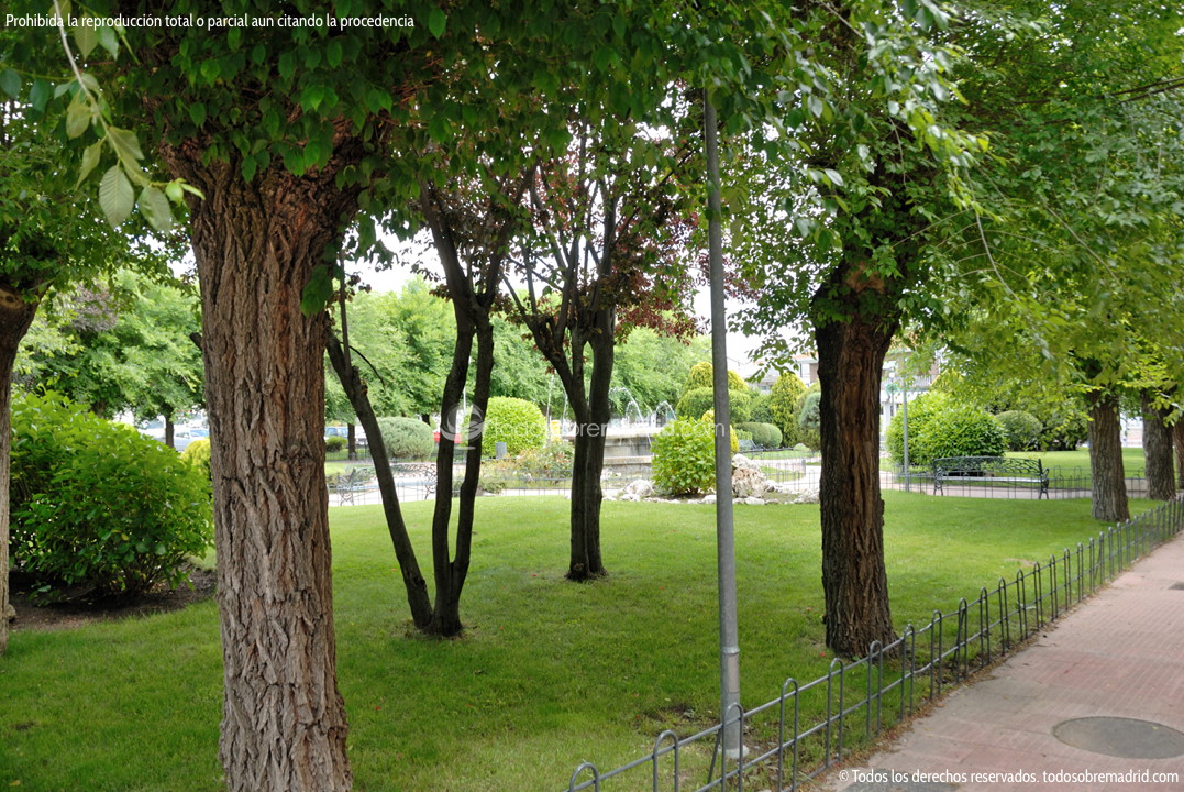 https://mdw-travel-data-us-east-1.s3.amazonaws.com/img/country/Spain/Parque-de-la-Constitucion/img_02.jpg