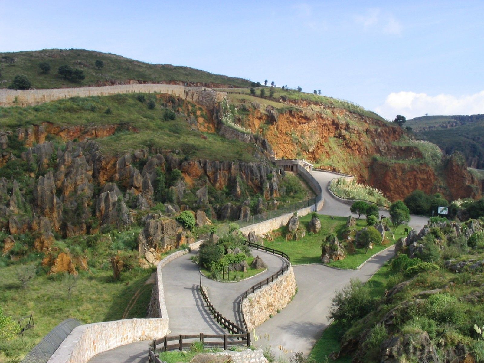 https://mdw-travel-data-us-east-1.s3.amazonaws.com/img/country/Spain/Parque-de-la-Naturaleza-de-Cabarceno/img_01.jpg