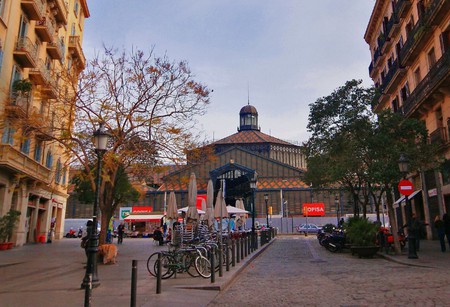 https://mdw-travel-data-us-east-1.s3.amazonaws.com/img/country/Spain/Passeig-des-Born/img_01.jpg