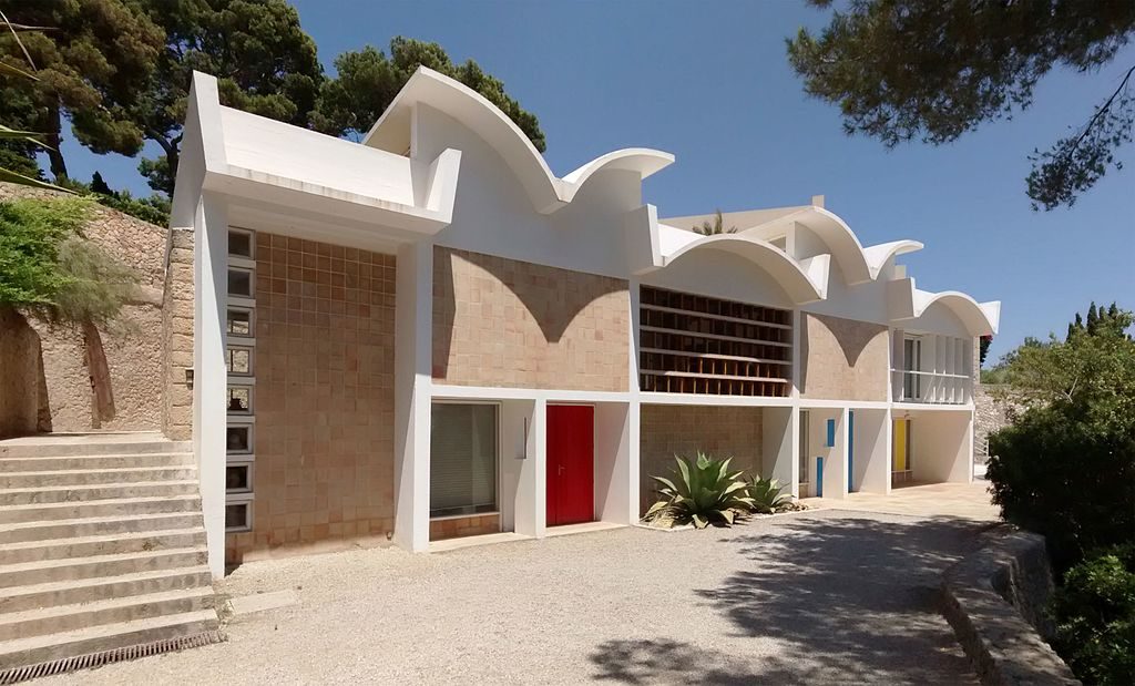 https://mdw-travel-data-us-east-1.s3.amazonaws.com/img/country/Spain/Pilar-and-Joan-Miro-Foundation/img_02.jpg