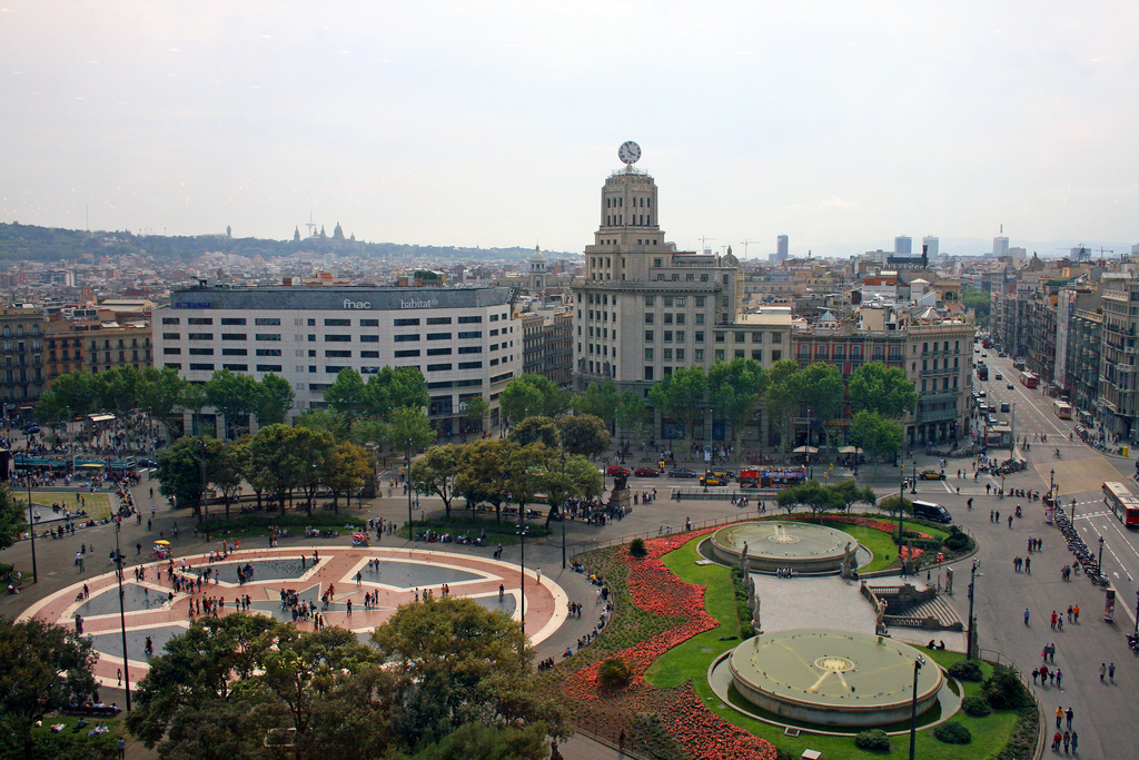 https://mdw-travel-data-us-east-1.s3.amazonaws.com/img/country/Spain/Placa-Catalunya/img_02.jpg