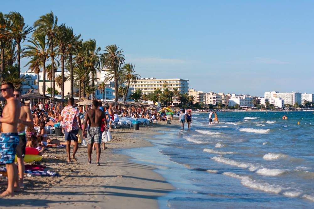 https://mdw-travel-data-us-east-1.s3.amazonaws.com/img/country/Spain/Platja-den-Bossa/img_01.jpg