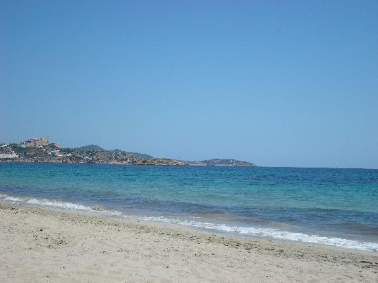 https://mdw-travel-data-us-east-1.s3.amazonaws.com/img/country/Spain/Platja-den-Bossa/img_02.jpg