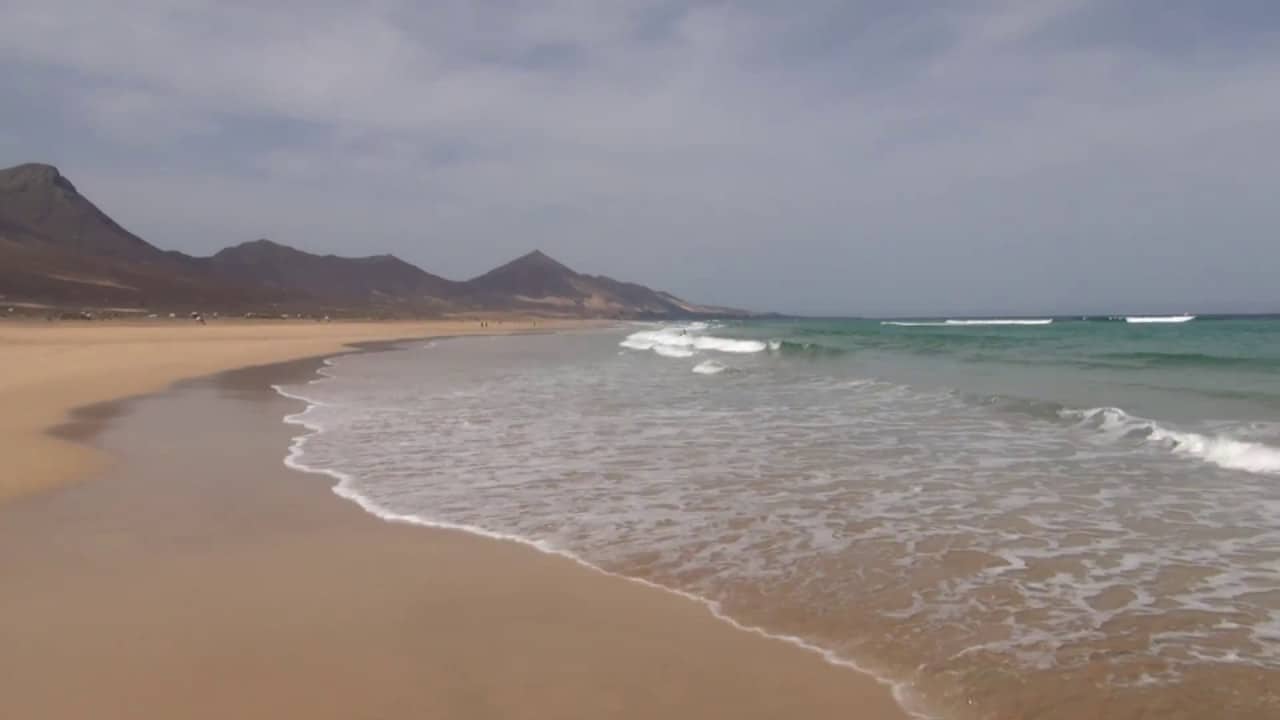 https://mdw-travel-data-us-east-1.s3.amazonaws.com/img/country/Spain/Playa-de-Cofete/img_00.jpg