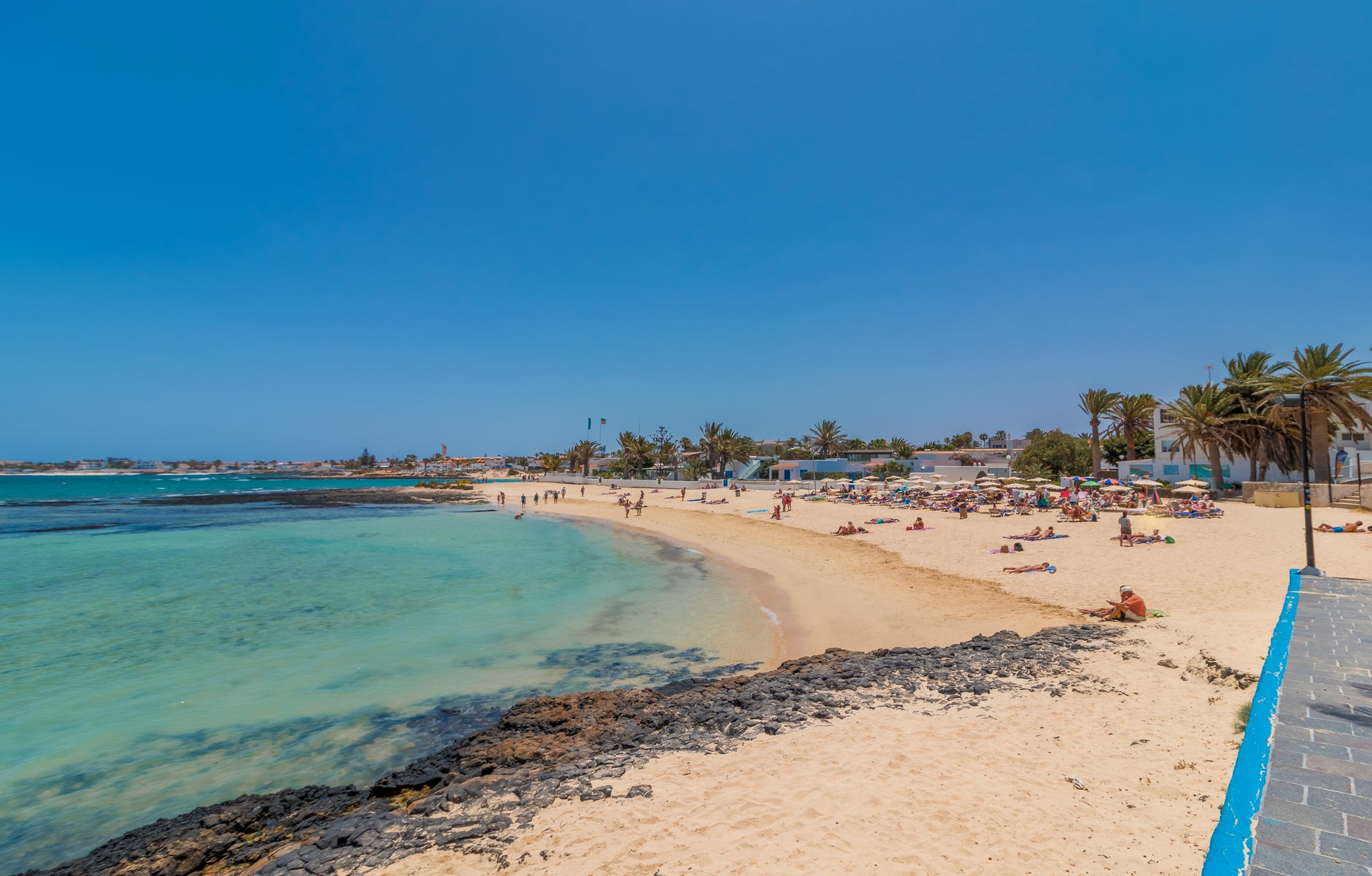 https://mdw-travel-data-us-east-1.s3.amazonaws.com/img/country/Spain/Playa-de-Corralejo/img_01.jpg